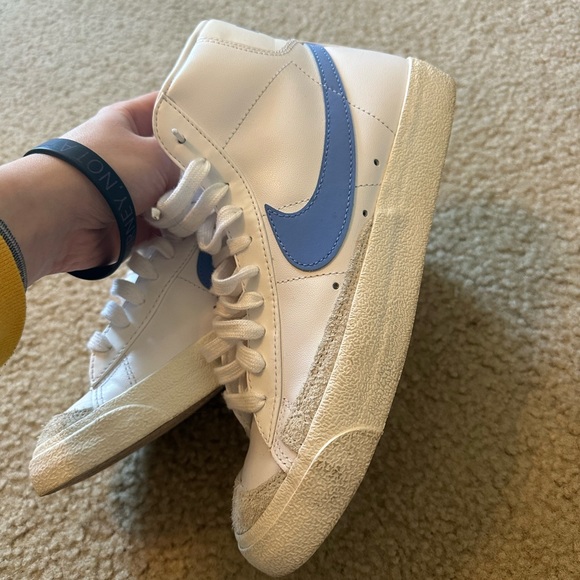 Women’s Nike Blazer Mid ‘77 - Picture 3 of 6